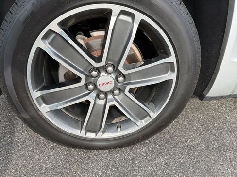 Used 2018 GMC Acadia Denali w/ Technology Package FWD image 8