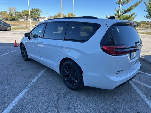 New 2026 Chrysler Pacifica Select image 23
