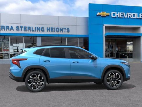 New 2026 Chevrolet Trax RS w/ Sunroof Package FWD image 5