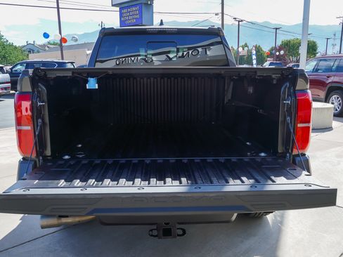 Used 2025 Toyota Tacoma SR5 AWD/4WD image 14