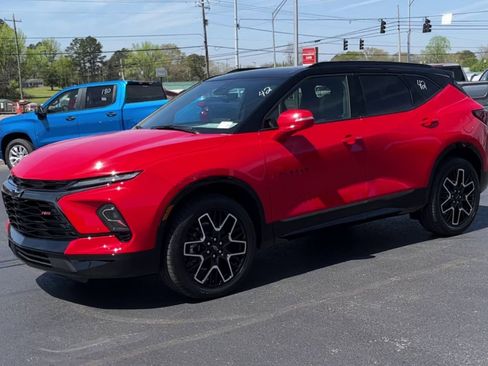 Used 2023 Chevrolet Blazer RS w/ Driver Confidence II Package FWD image 4