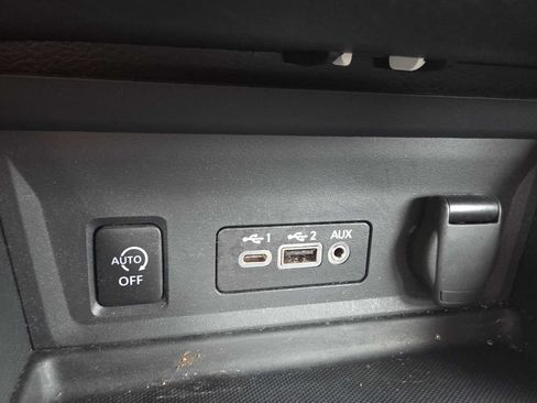 Used 2025 Nissan Sentra SV w/ All-Weather Package FWD image 18