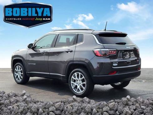 Used 2022 Jeep Compass Latitude AWD/4WD image 4