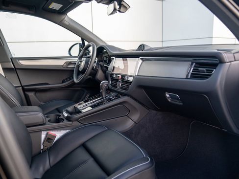 New 2026 Porsche Macan image 26