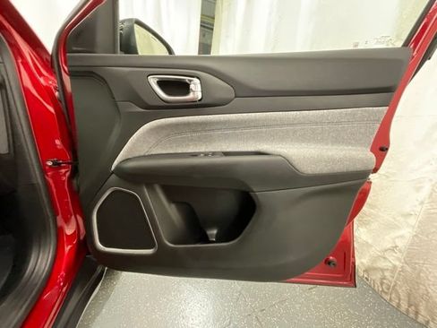 Used 2025 Jeep Compass Latitude AWD/4WD image 20