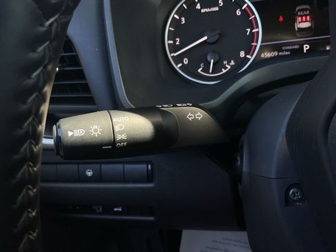 Used 2025 Nissan Rogue SV FWD image 31