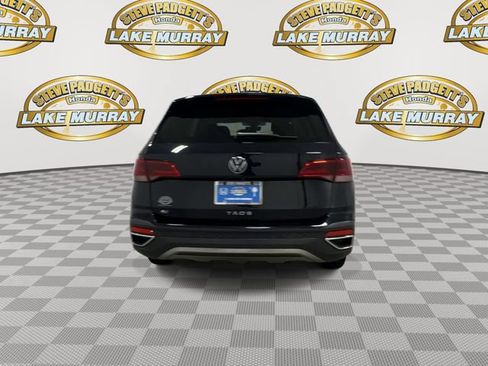 Used 2023 Volkswagen Taos SE FWD image 2