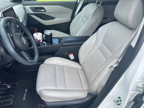 Used 2023 Nissan Rogue SV w/ SV Premium B Package FWD image 4
