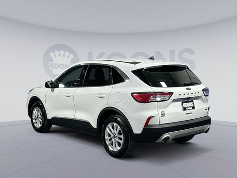 Used 2020 Ford Escape SE image 4