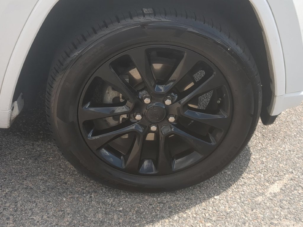 Used 2018 Jeep Grand Cherokee Altitude AWD/4WD image 14