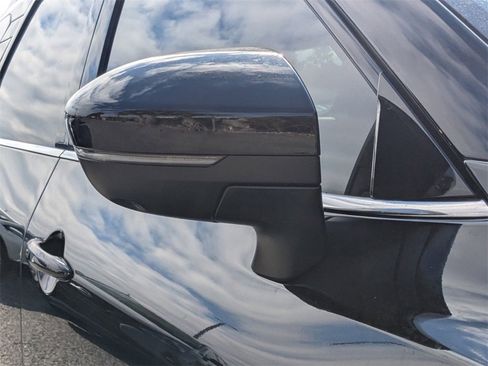 New 2025 Nissan Pathfinder SL w/ Black Appearance Package image 11