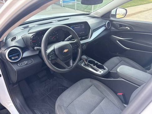 Used 2024 Chevrolet Trax LS w/ LS Convenience Package FWD image 13
