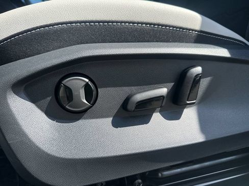 New 2026 Volkswagen Taos SE AWD/4WD image 9
