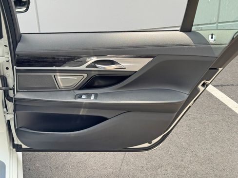 Used 2019 BMW 740i RWD image 48