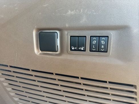 Used 2023 GMC Yukon XL Denali image 35