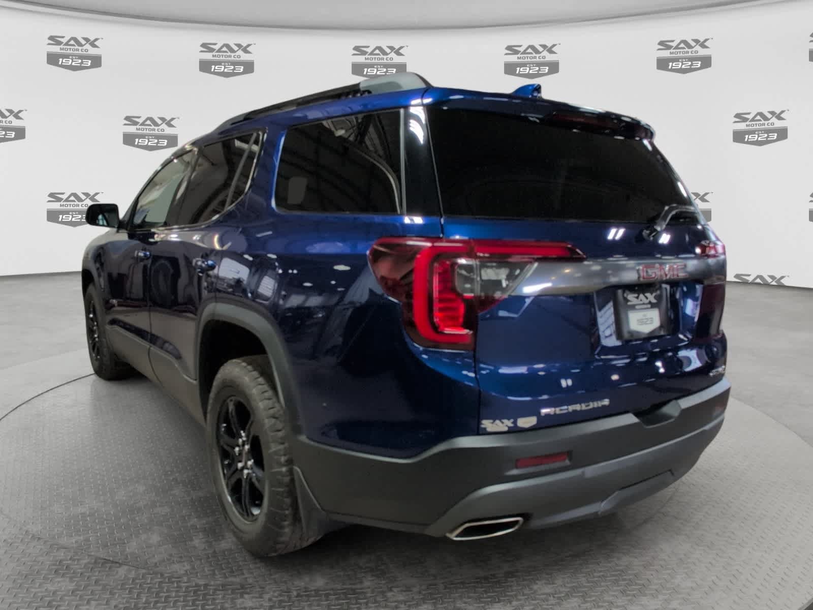 Used 2023 GMC Acadia AT4 w/ Technology Package AWD/4WD image 3