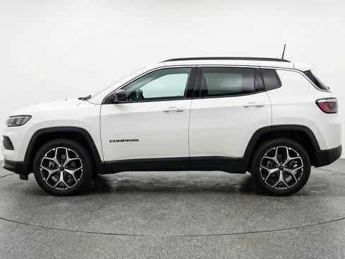 Used 2025 Jeep Compass Limited AWD/4WD image 5