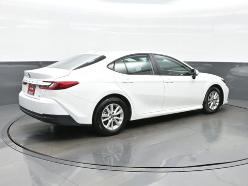 Used 2025 Toyota Camry LE FWD image 6