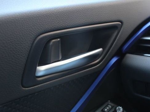 Used 2021 Toyota C-HR XLE FWD image 6