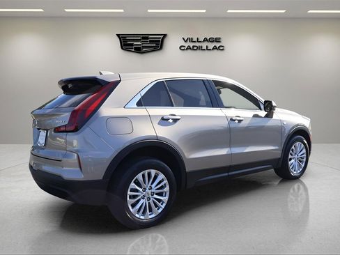 Used 2024 Cadillac XT4 Luxury w/ Cold Weather Package image 5