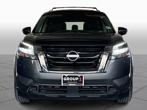 Used 2025 Nissan Pathfinder SV w/ SV Premium Package image 3