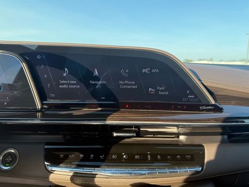 Used 2023 Cadillac Escalade ESV Premium Luxury image 23