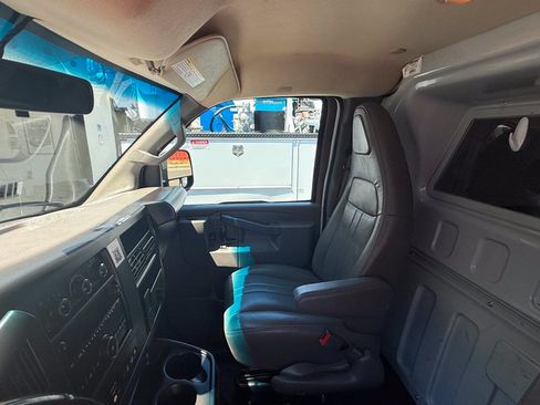 Used 2020 Chevrolet Express 2500 w/ Driver Convenience Package RWD image 21