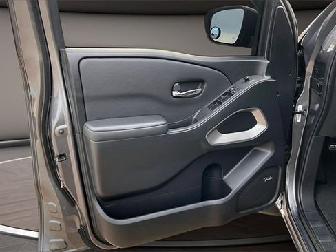 Certified 2024 Nissan Frontier SL w/ Technology Package image 22