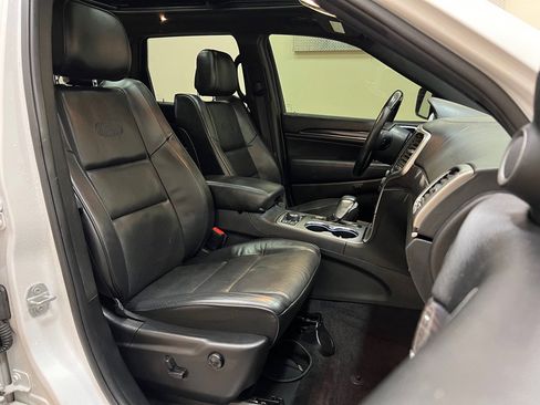 Used 2018 Jeep Grand Cherokee Overland image 40