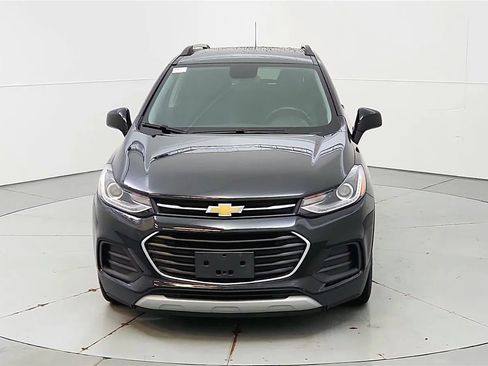 Used 2019 Chevrolet Trax LT w/ LT Convenience Package image 2