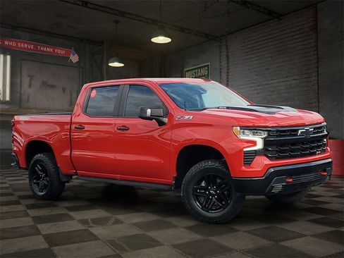 Used 2022 Chevrolet Silverado 1500 LT Trail Boss w/ LT Trail Boss Premium Package image 2