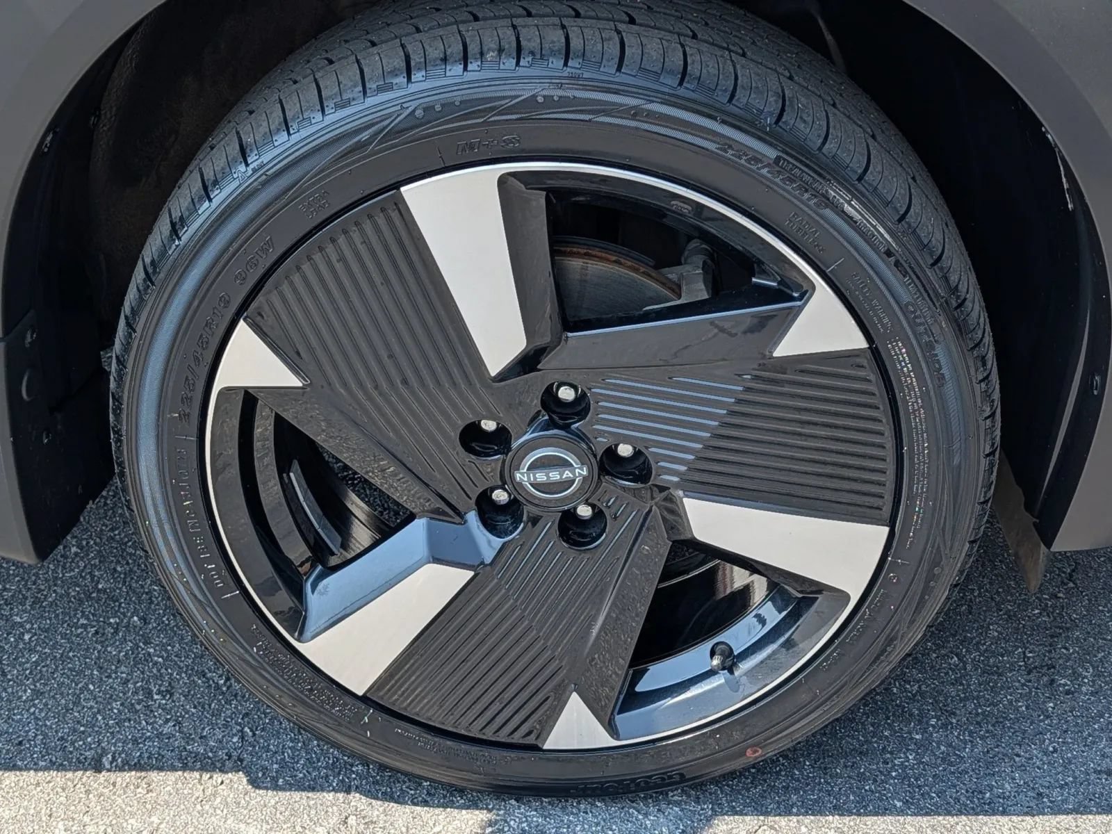 Certified 2025 Nissan Kicks SR FWD image 11