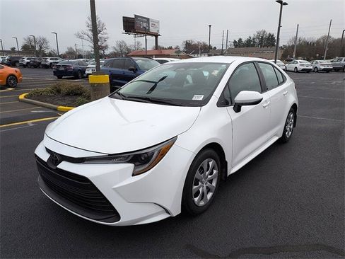 Certified 2025 Toyota Corolla LE image 3