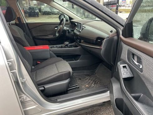 Used 2021 Nissan Rogue SV image 9