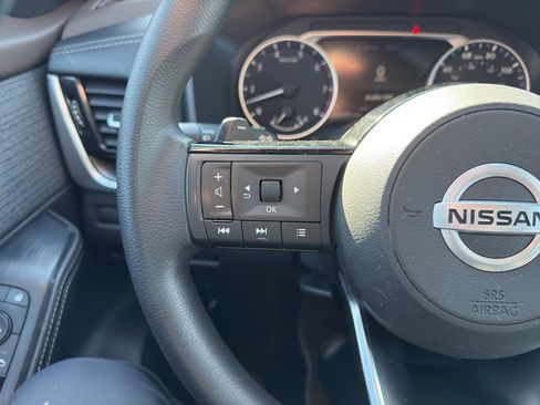 Used 2021 Nissan Rogue SV image 20