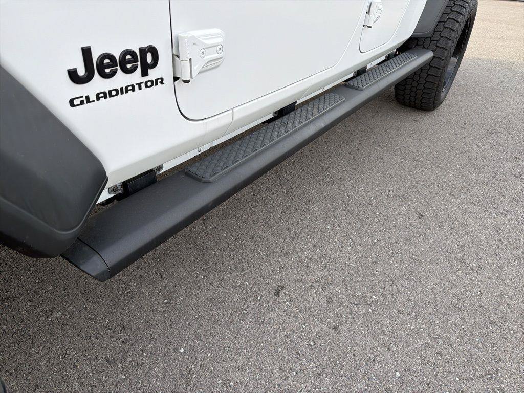 Used 2020 Jeep Gladiator Sport w/ Quick Order Package 24S AWD/4WD image 15