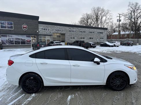 Used 2018 Chevrolet Cruze LS FWD image 7