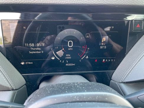 Used 2025 GMC Yukon Denali RWD image 24