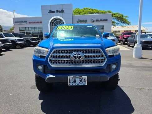 Used 2017 Toyota Tacoma 2WD Double Cab image 2