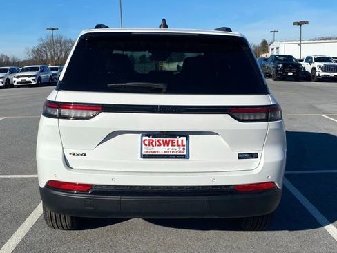 New 2025 Jeep Grand Cherokee Altitude AWD/4WD image 6