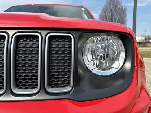 Certified 2022 Jeep Renegade Latitude w/ Convenience Group image 11