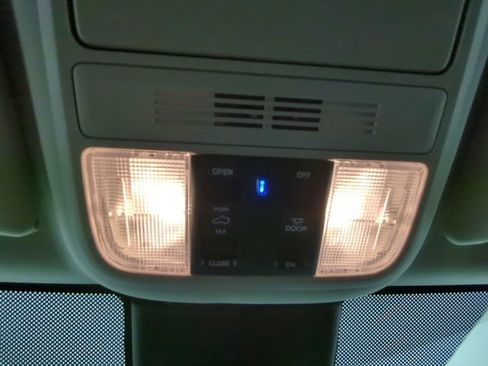 Used 2025 Honda Odyssey Elite image 24