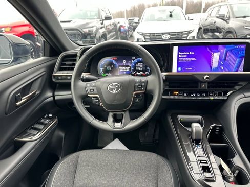 Used 2024 Toyota Crown XLE image 17