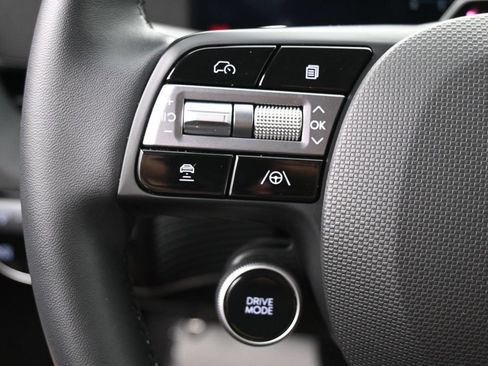 Used 2025 Hyundai Ioniq 5 SE RWD image 22