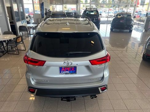 Used 2017 Toyota Highlander Limited AWD/4WD image 12
