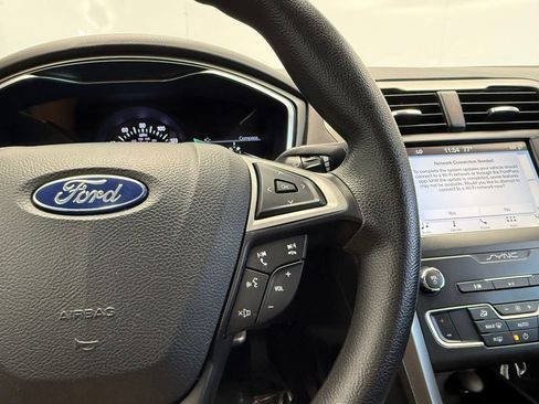 Used 2019 Ford Fusion SE FWD image 47