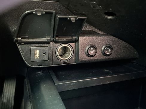 Used 2019 Toyota Camry SE image 30