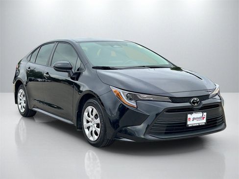 Certified 2025 Toyota Corolla LE image 3