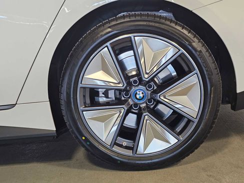 Used 2023 BMW i4 eDrive35 RWD image 8