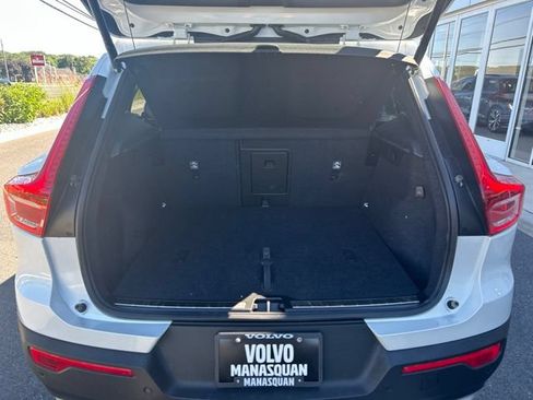 Certified 2025 Volvo XC40 B5 Plus AWD/4WD image 11